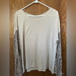 Beige Women's Sweatshirt with Leopard Print Ruffle Flowy Sleeves